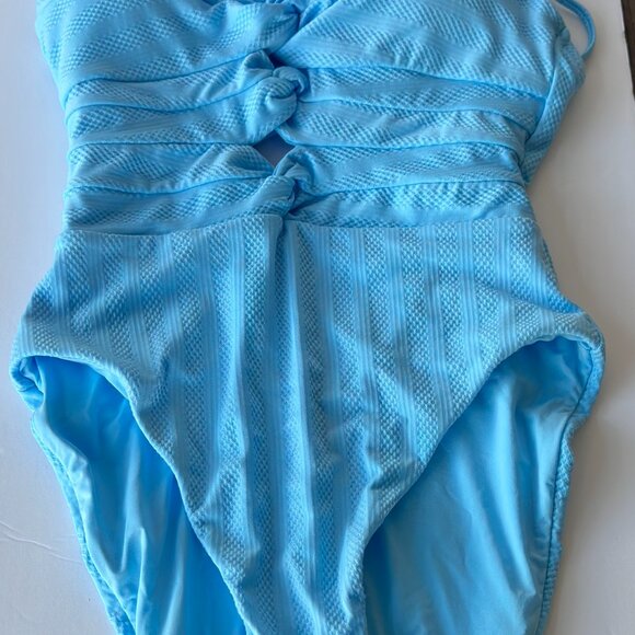 BECCA Women's Standard Prima Twist One Piece Swimsuit, Plunge Neck, Cuto… - Picture 3 of 10